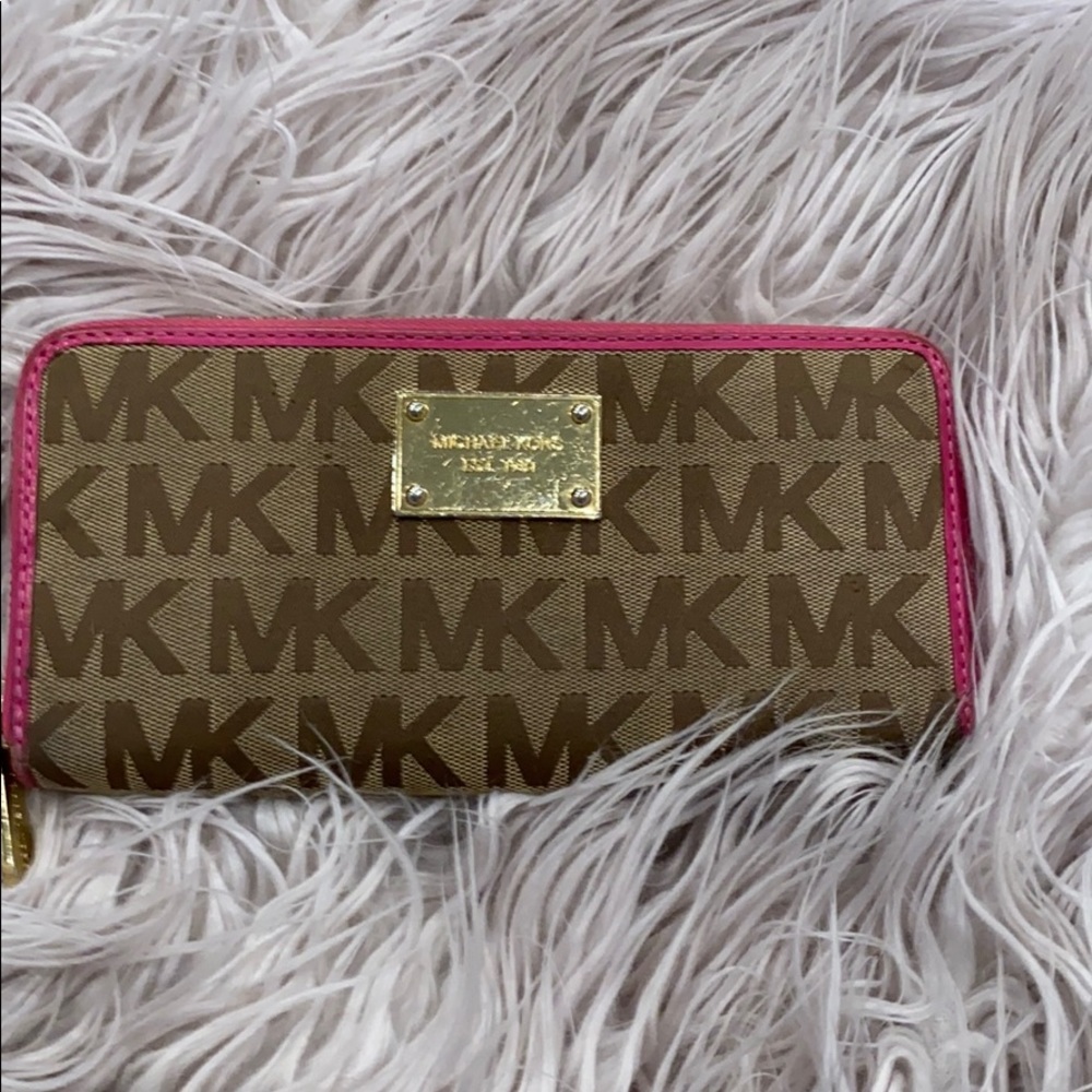 Authentic MICHAEL KORS Wallet
